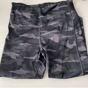 Athleta 7/8 camo leggings